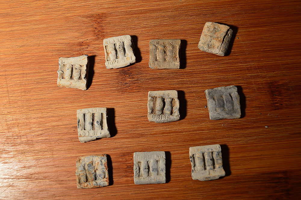 The Mystery of the GPO Lead Bag Seals